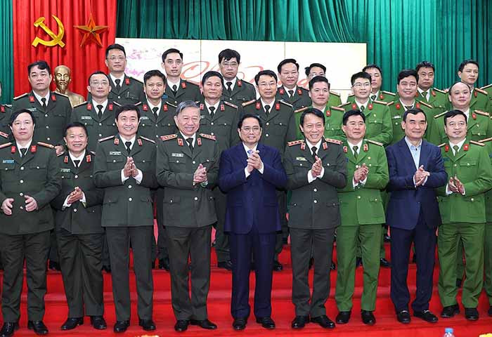Thủ tướng thăm và chúc Tết các lực lượng Công an nhân dân
